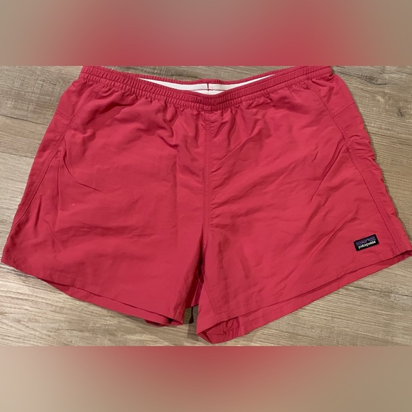 Patagonia Pants - Patagonia Baggies Shorts 5" Reef Pink size XL Hiking Outerwear